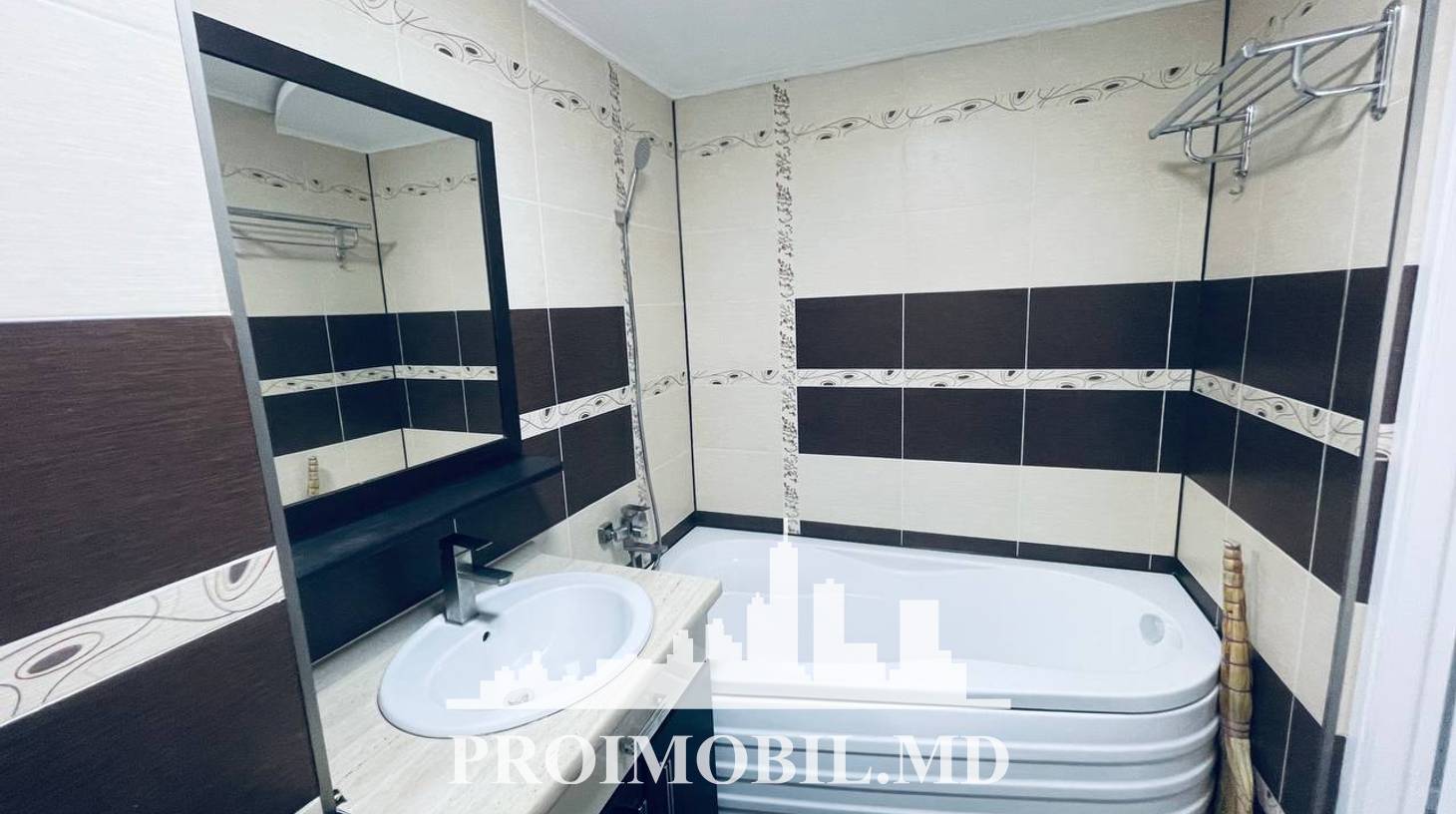 https://images.proimobil.md/pd6DMM10P_Rma9A2XRjl8PLn_MTYFkL6VxzL34Omn7Y/watermark:0.75:so:0:30:0.39/resize:fill:1460:816:1/gravity:ce/bG9jYWw6Ly8vZXN0YXRlL2xyL2I3MmVmNDE5LTU2ZTItNDAwZS1hZGI0LTgwNDhmMGY2ZjkxMC5qcGVn