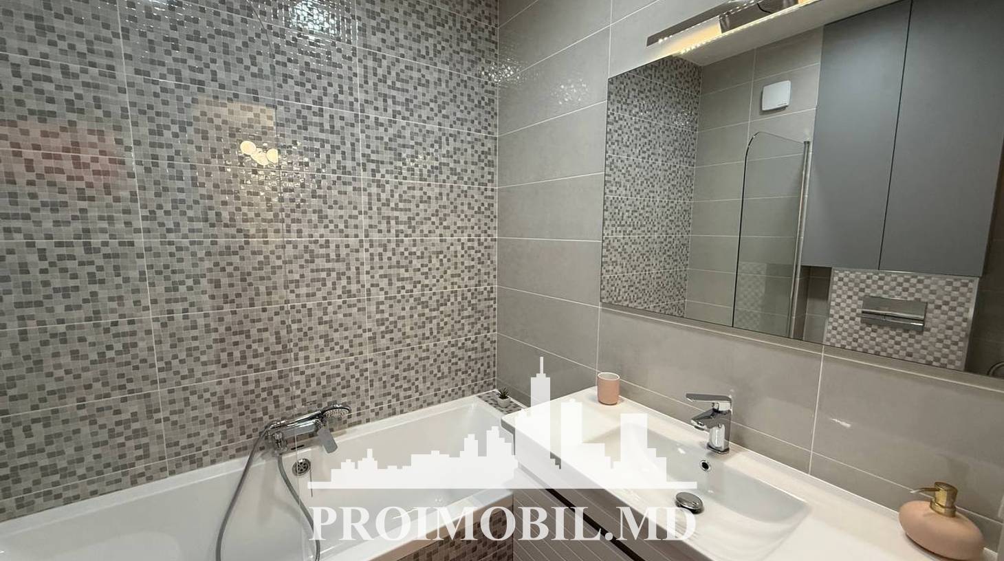 https://images.proimobil.md/pdvq8WmQHVIThY115ZwkPKuTbqwWlO_IxAbMtRfbWMM/watermark:0.75:so:0:30:0.39/resize:fill:1460:816:1/gravity:ce/bG9jYWw6Ly8vZXN0YXRlL2xyL2Y5ZDQ4NzVjLWM5Y2EtNDg4ZS1iNmJmLTdiZjRjMWFmMDEyNi5qcGVn