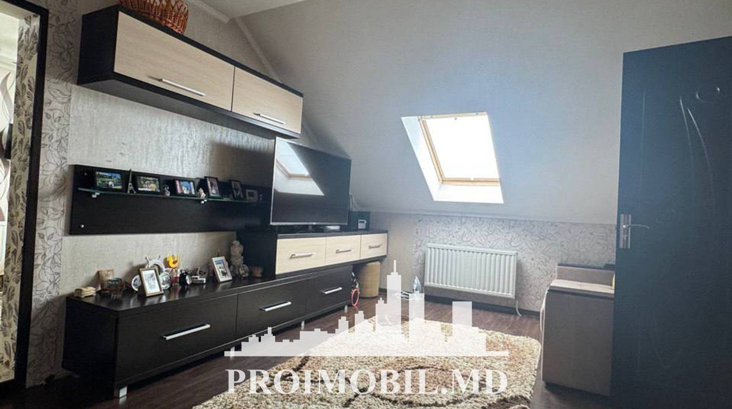 https://images.proimobil.md/pehf2wcNAb1MKew1eS5j6Uhn3l_gstStQALfy8eIm4M/watermark:0.75:so:0:30:0.39/resize:fill:1460:816:1/gravity:ce/bG9jYWw6Ly8vZXN0YXRlL2xyL2Y3MjU2ZGViLTk2ZWYtNDU4Zi05NjkyLTUzY2I0NGVhMWI5Yy5qcGVn