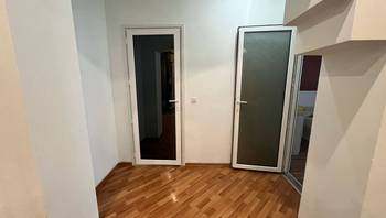 https://images.proimobil.md/pgISnVDyA0_7mIsaTnq73CGbGdM2V4SZGW1KqS4fKjU/resize:fill:350:198:1/gravity:ce/bG9jYWw6Ly8vZXN0YXRlL2xyL2YxZWJkNmEyLTFhZTAtNDU4MC1hZWI4LWRkN2ZhNWVlY2M1Ni5qcGVn