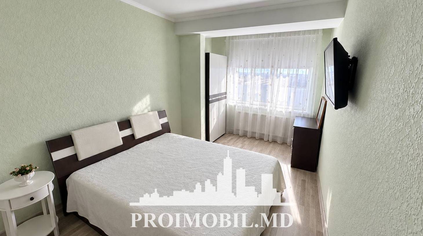 https://images.proimobil.md/pgn9LBvFP8gWqq7vJLoUSnPz43LKH-7aDP8fwr-l_Cs/watermark:0.75:so:0:30:0.39/resize:fill:1460:816:1/gravity:ce/bG9jYWw6Ly8vZXN0YXRlL2xyLzljZjg1MmZjLTliNDYtNGI2OC05MzhkLWVlZGZmZTI1ODkyNi5qcGVn