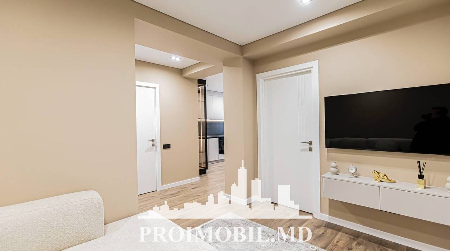 https://images.proimobil.md/phL0MNQK-NPdn5zuv6f4Vf6evRqKu01e4FI1tOwNKbE/watermark:0.75:so:0:30:0.39/resize:fill:1460:816:1/gravity:ce/bG9jYWw6Ly8vZXN0YXRlL2xyLzQ5NTNhZmFjLTkxNGItNGQ3NS1hODI5LWE1ZDdiMjA3MGZhMC5qcGVn