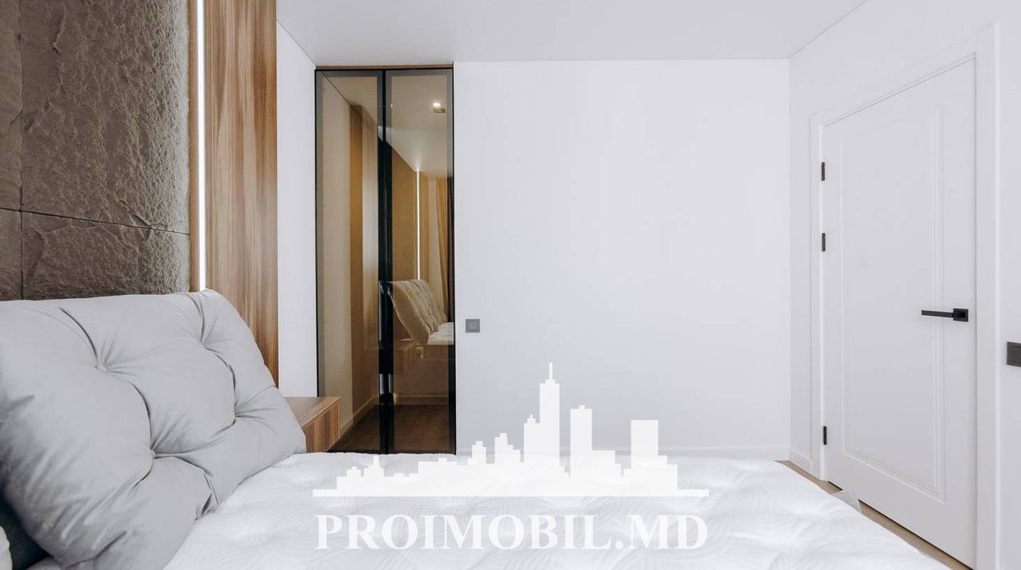 https://images.proimobil.md/phM94pdlDLiGNHxYKDLx9MnLFzvrwXxOtmkoqkkqKzM/watermark:0.75:so:0:30:0.39/resize:fill:1460:816:1/gravity:ce/bG9jYWw6Ly8vZXN0YXRlL2xyL2YwOGVhYjE3LTg4NzUtNGJmYy05ODA2LWNkMjQ0NzMxMTYzNS5qcGVn