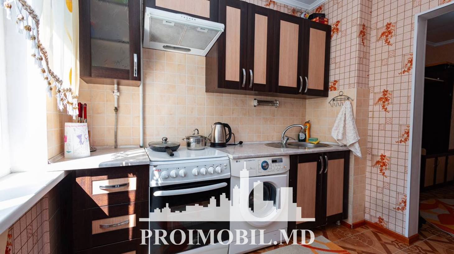 https://images.proimobil.md/pq2Z3_yzhavdjB7MhOHi4NpodoIV2bfCx14WGuzT3vE/watermark:0.75:so:0:30:0.39/resize:fill:1460:816:1/gravity:ce/bG9jYWw6Ly8vZXN0YXRlL2xyLzViYTRhODVkLWFkZjgtNGQ3NC1iZDdhLWViMjQ1YTAyODVmMC5qcGVn
