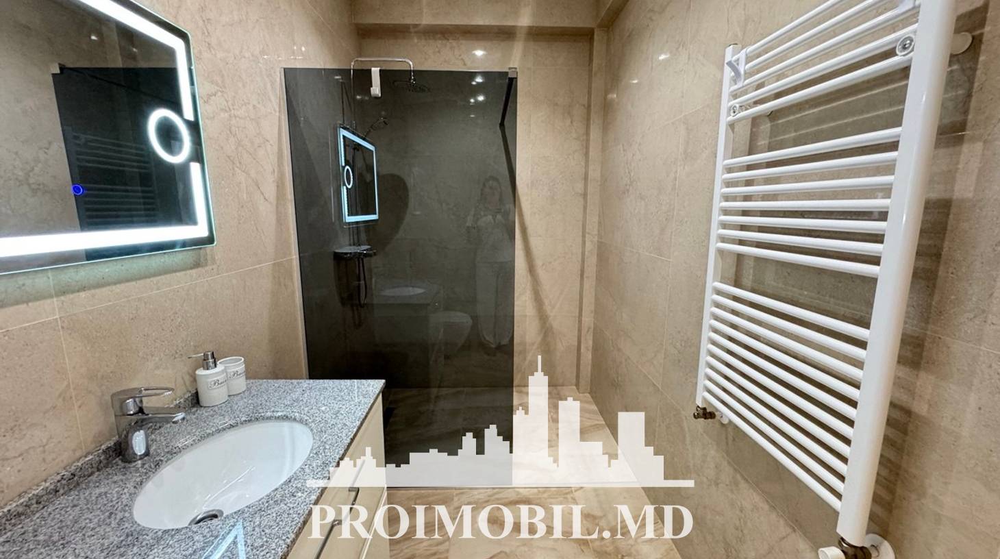 https://images.proimobil.md/prrRAm-9EPEOtncQ9sz2D4aUi6c6mw0-MG2mX24p2lI/watermark:0.75:so:0:30:0.39/resize:fill:1460:816:1/gravity:ce/bG9jYWw6Ly8vZXN0YXRlL2xyL2UxZDA3MTgyLWZlOGQtNGQwYi04ZjA5LTAyZDJkZjJlZTdiNi5qcGVn