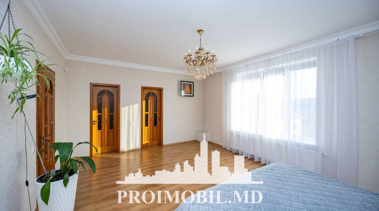 https://images.proimobil.md/pvH6PdkdF507LiEULL4vlZVWHnMXjnU2N7y_SzUJ3D8/watermark:0.75:so:0:30:0.39/resize:fill:1460:816:1/gravity:ce/bG9jYWw6Ly8vZXN0YXRlL2xyLzUwMDgxNTFhLTQ0NTYtNDk1Ni1iN2RjLTgyZTcwNmYzM2YxOS5qcGVn