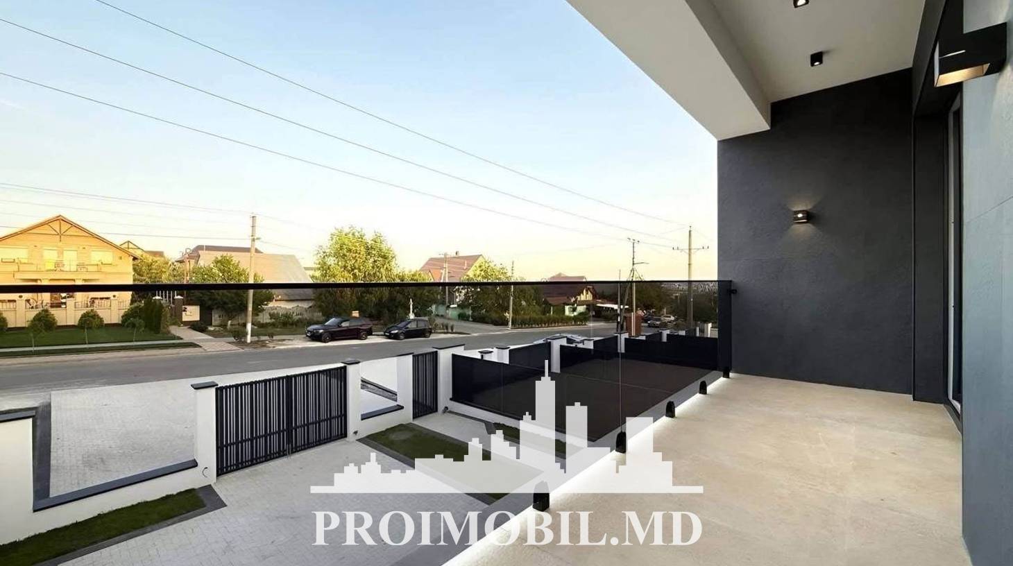 https://images.proimobil.md/pvHzX8eldQVkwNGZV3uYjyzIJA9vh83suB2XI5WHFTQ/watermark:0.75:so:0:30:0.39/resize:fill:1460:816:1/gravity:ce/bG9jYWw6Ly8vZXN0YXRlL2xyLzc1YjcyMTk1LTM0MWYtNDU4MS1hNmY0LWM5MGJiZjA5ZjcyOC5qcGVn