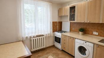 https://images.proimobil.md/q-MqmuFk_EA5HvpUomzX4-OeXLS3WYApzVdLyI-llvU/resize:fill:350:198:1/gravity:ce/bG9jYWw6Ly8vZXN0YXRlL2xyLzRkNWQwMGNkLWMxZTQtNDRkOC04MTNiLTQ4N2MwNDNhM2RhNC5qcGVn