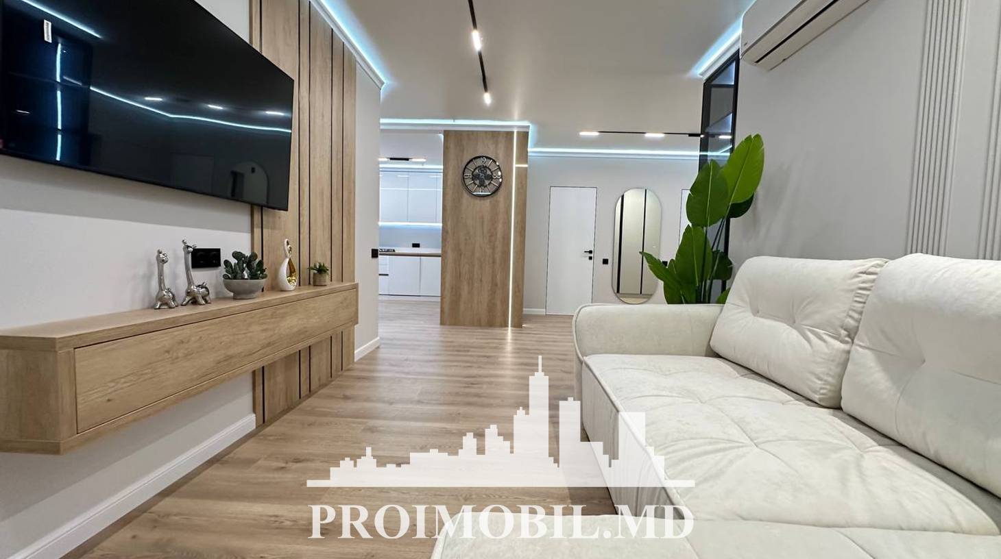 https://images.proimobil.md/q-do1r6ynvD4KTlOMFLD7iC-Uzy4AuzNQ59VkZ7sZTk/watermark:0.75:so:0:30:0.39/resize:fill:1460:816:1/gravity:ce/bG9jYWw6Ly8vZXN0YXRlL2xyLzVjMjIzYmI2LWQ2N2ItNDE0Mi1hM2EyLThkNjM1NjYzYTJmOS5qcGVn