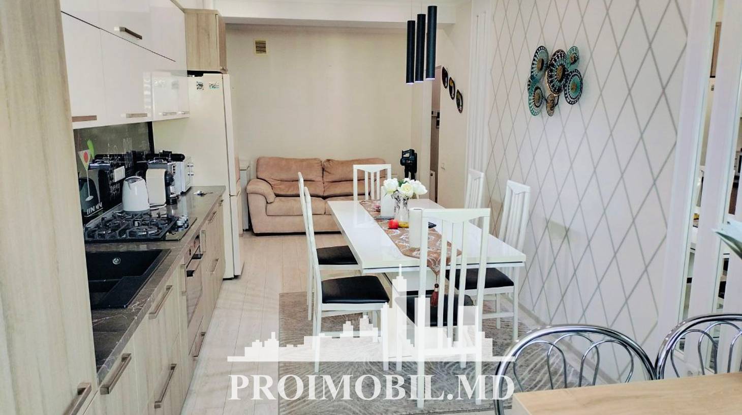 https://images.proimobil.md/q-qu6Tvp3NWquxz8_xAgxZMQ0bL44JHyvAIeGqQVDxc/watermark:0.75:so:0:30:0.39/resize:fill:1460:816:1/gravity:ce/bG9jYWw6Ly8vZXN0YXRlL2xyLzgxOTJlZmMyLTE2NzktNGY0NC1iZDM4LTk0MmJiYWRjNzA5NS5qcGVn