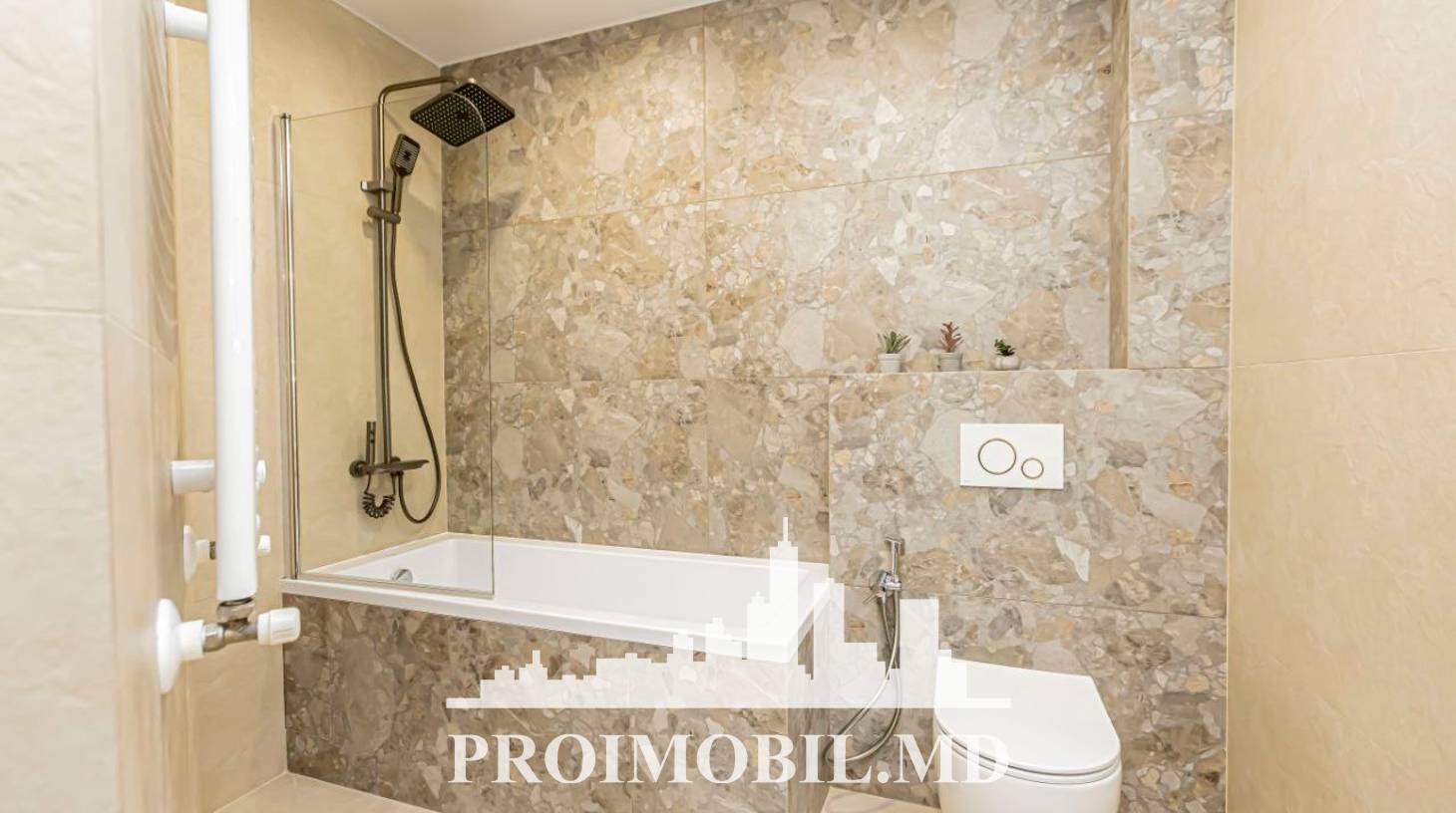 https://images.proimobil.md/q0rj-HK8GlD_5VGLVYRnW_3WZXECxZsClqGEiGPD6iA/watermark:0.75:so:0:30:0.39/resize:fill:1460:816:1/gravity:ce/bG9jYWw6Ly8vZXN0YXRlL2xyLzJkZDkxNTM5LThhMTItNDcxYy05ZGM5LWNjNGIwYzZiOTMyZS5qcGVn