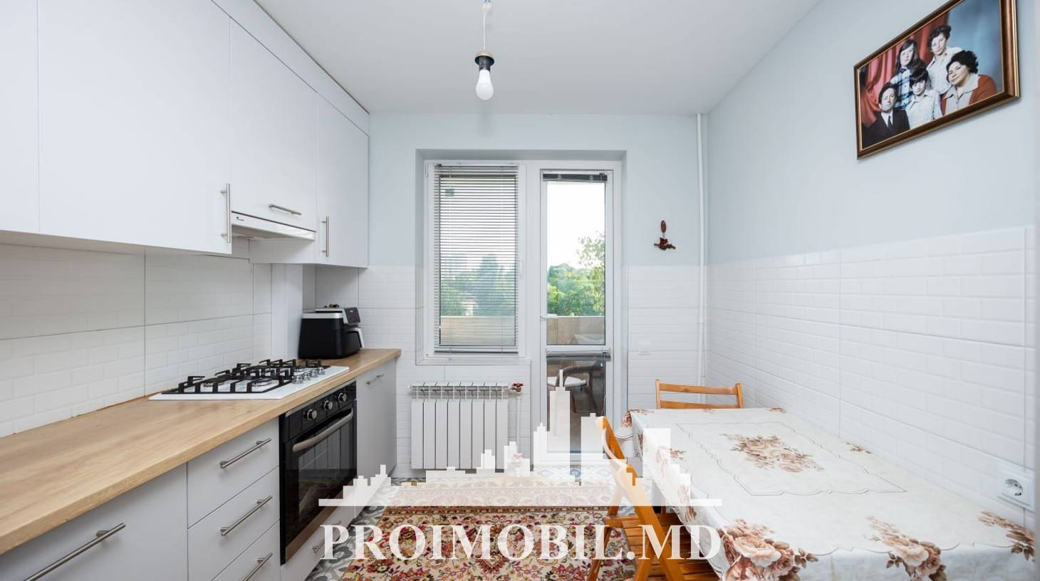 https://images.proimobil.md/q1QitemYHzvLpob2fC7X1gZFlwSKG9AsgO9NEUW8pjM/watermark:0.75:so:0:30:0.39/resize:fill:1460:816:1/gravity:ce/bG9jYWw6Ly8vZXN0YXRlL2xyLzlhZDJjNDU0LThmZWMtNDFiNy1hYzI3LThlMzliMGU4OGZlMi5qcGVn