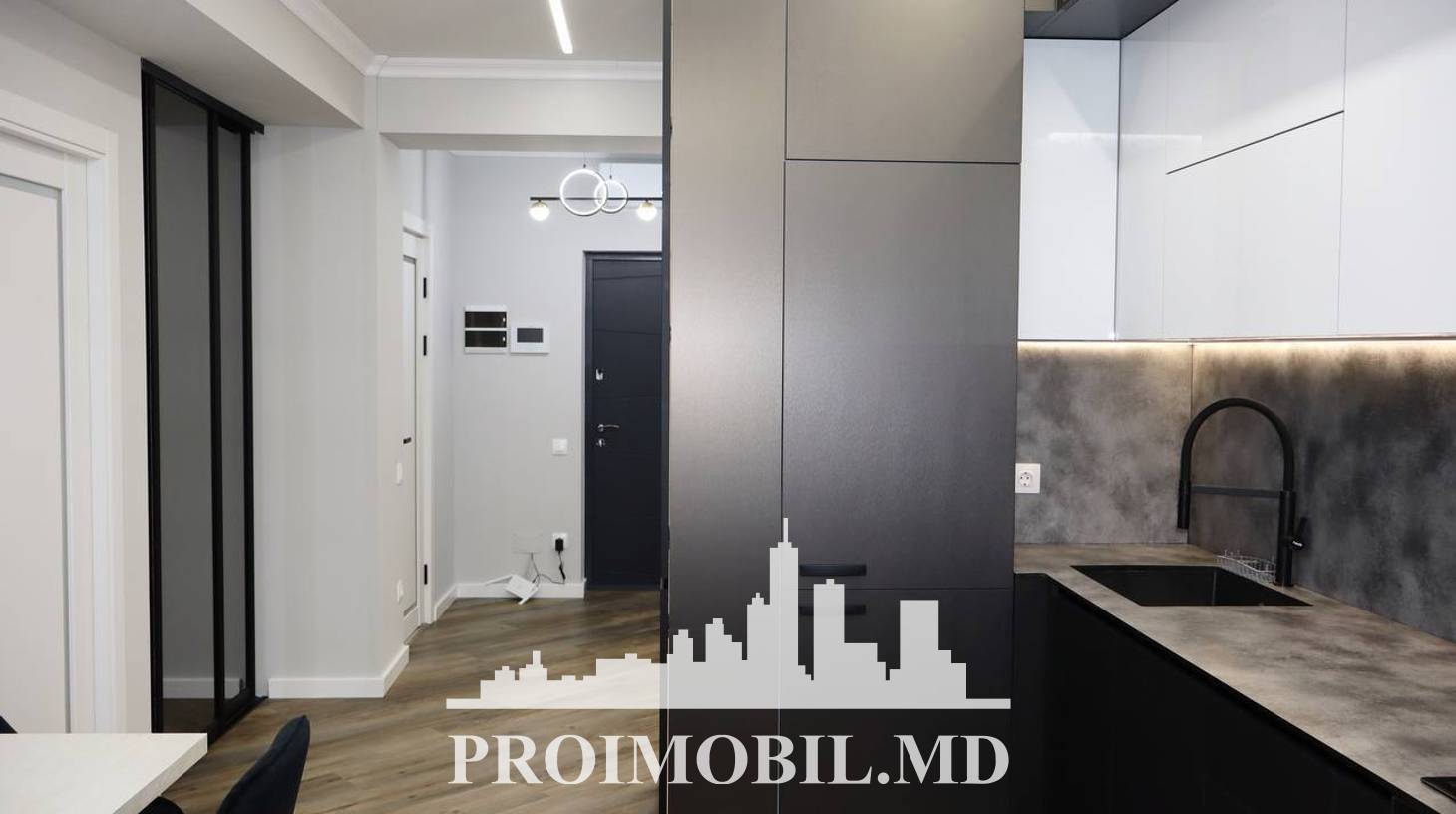 https://images.proimobil.md/q2jvA1f0FrW5k_73hYHuomV-zhb19lDBZpRiP6ycJY0/watermark:0.75:so:0:30:0.39/resize:fill:1460:816:1/gravity:ce/bG9jYWw6Ly8vZXN0YXRlL2xyLzBiNTMxMzdhLWE5MjMtNDBmMi04Zjg1LTAxMWMyZWQ2OWVhMC5qcGVn