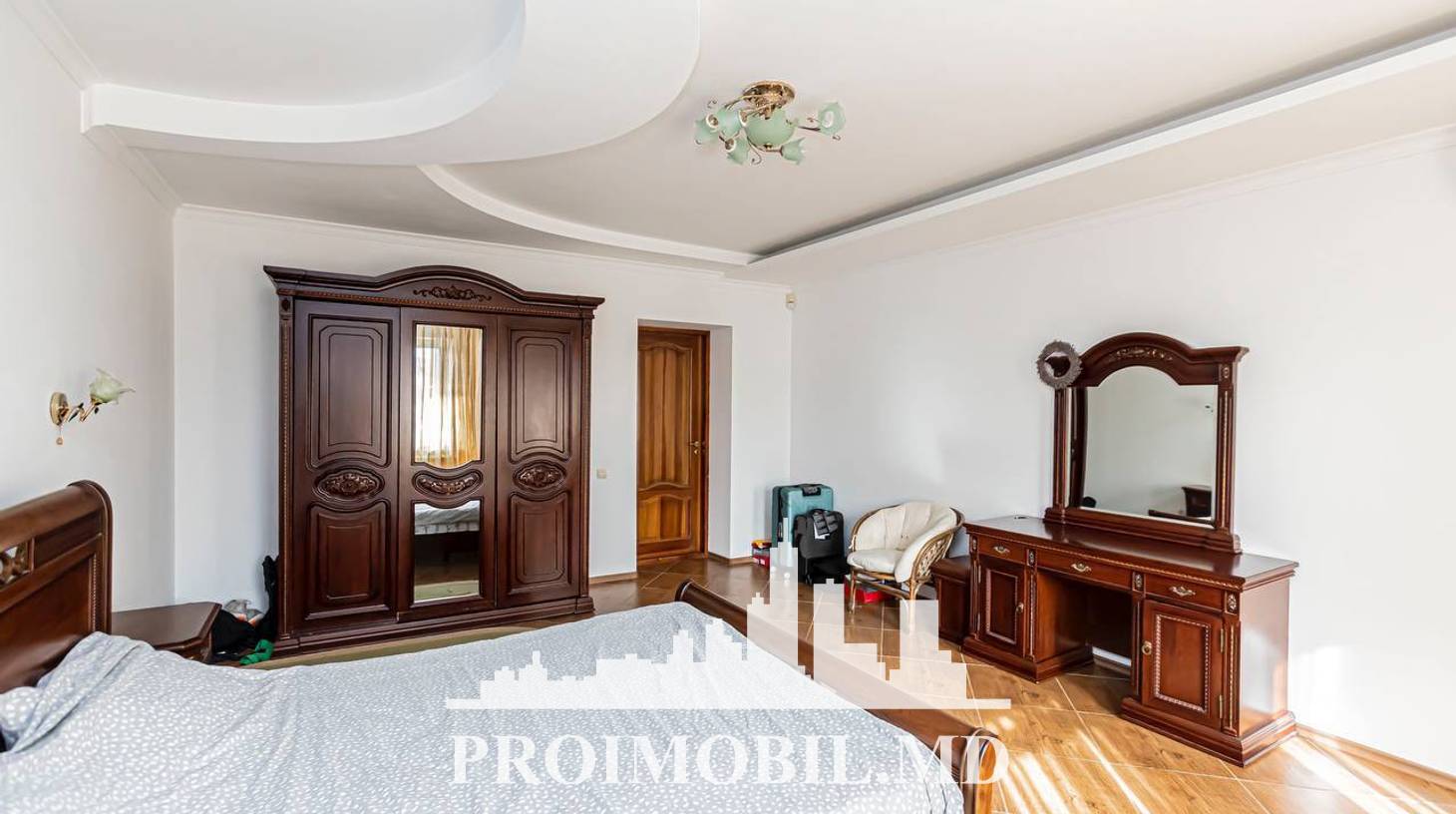 https://images.proimobil.md/q6_pXEZrmp7EXI5ir0f7akuBwFTZyxYXpbMNd5fZSxg/watermark:0.75:so:0:30:0.39/resize:fill:1460:816:1/gravity:ce/bG9jYWw6Ly8vZXN0YXRlL2xyL2M5M2NlMzJmLWUzMGYtNDkwMS04NmEzLTQ1MTc5Y2E0NDgyMy5qcGVn