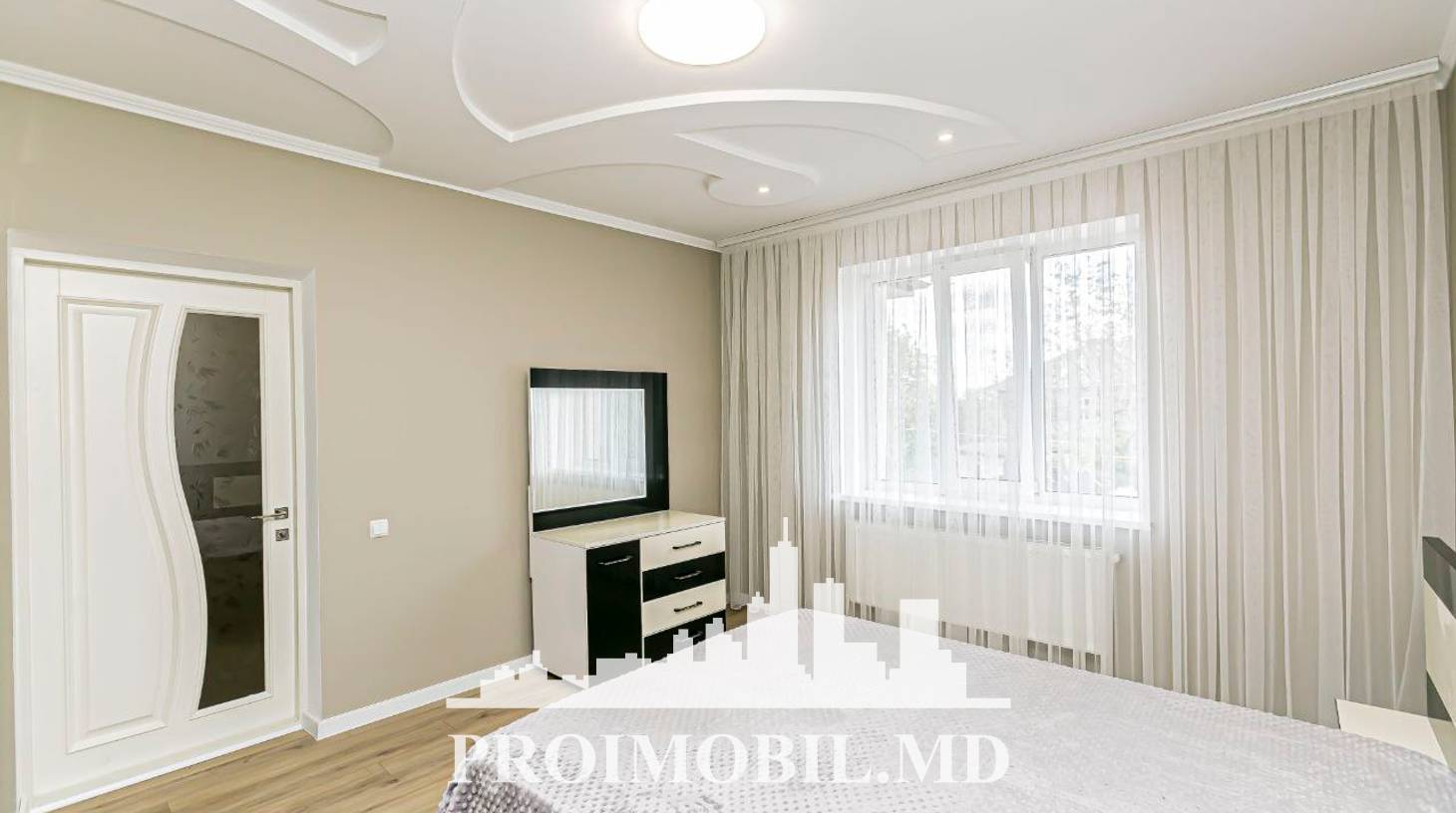 https://images.proimobil.md/q9-7FtUPRTJmW7RKtYD0lFRYhe8ymfeVLZh_huzzRmc/watermark:0.75:so:0:30:0.39/resize:fill:1460:816:1/gravity:ce/bG9jYWw6Ly8vZXN0YXRlL2xyLzMzYzUwNTdjLTc1MDctNGNmNy1iNTQ3LTUyMjUwMjVmMTk3OS5qcGVn