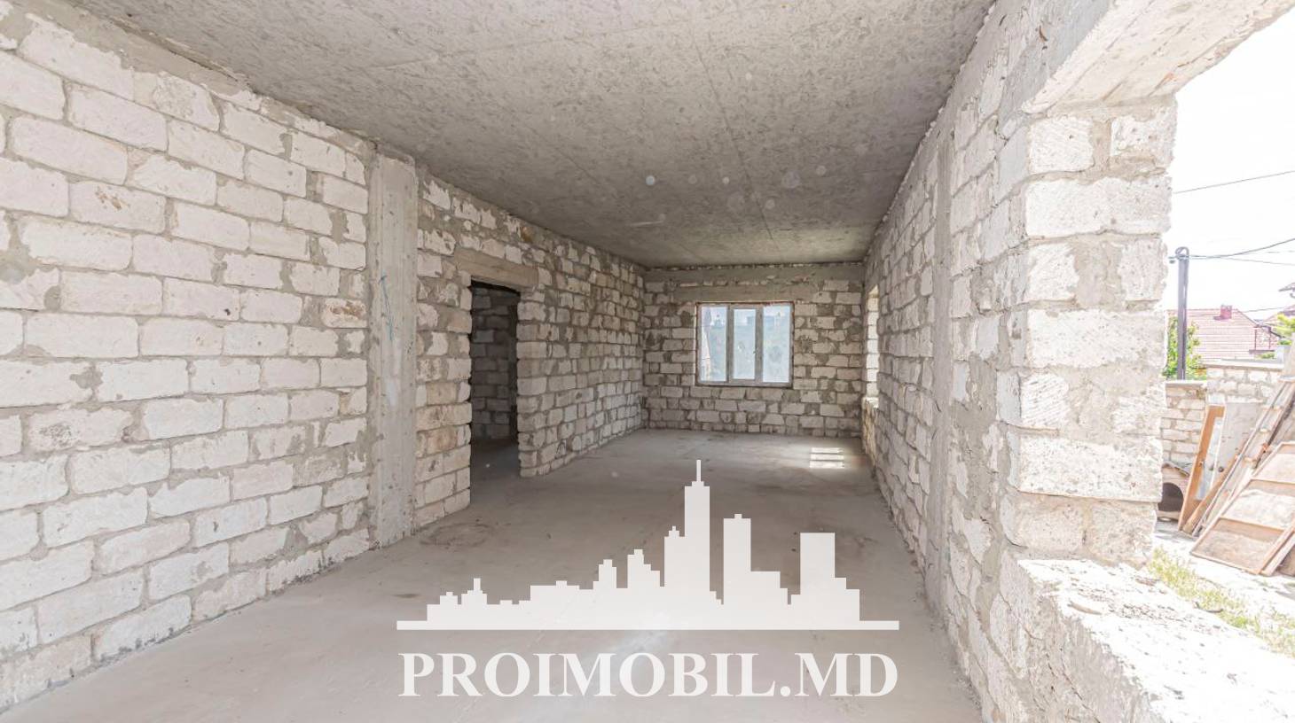 https://images.proimobil.md/qBxU_9vfToVbax15Vuj5QM3fOj7Zfxy_57rKllwt3WE/watermark:0.75:so:0:30:0.39/resize:fill:1460:816:1/gravity:ce/bG9jYWw6Ly8vZXN0YXRlL2xyLzE4YWE5ZjMyLTM5ZjktNDNhYS04MDFlLTM1MGIwNzZhMzQ3MS5qcGVn