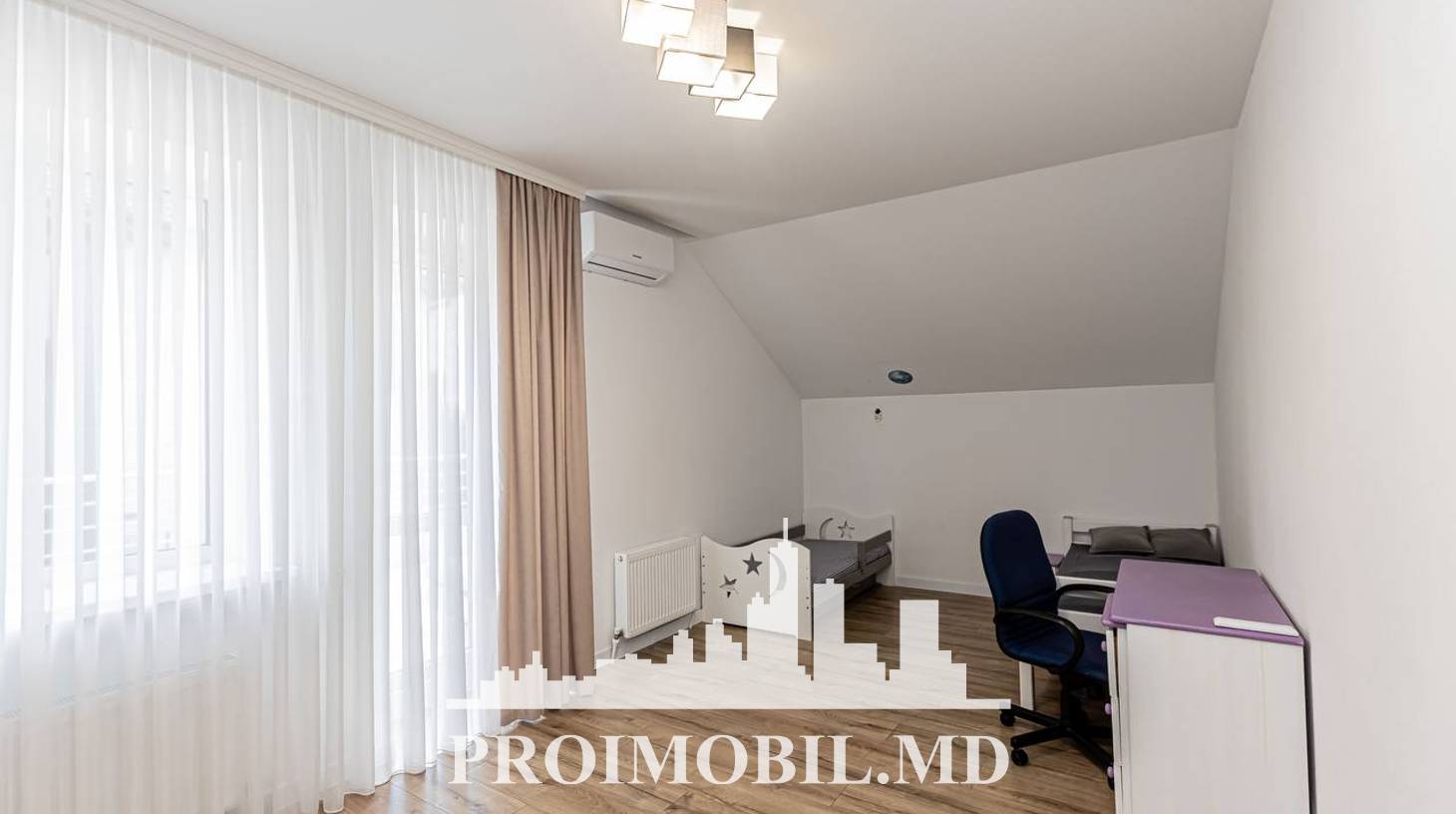 https://images.proimobil.md/qCsM2uyZ19D73_ZMsG6MUWg27Qd-_KPspT9uRAwh5Mk/watermark:0.75:so:0:30:0.39/resize:fill:1460:816:1/gravity:ce/bG9jYWw6Ly8vZXN0YXRlL2xyLzlmYjdhNzY2LTRmMmItNDVjNS1hMGU5LThlMzAwMzQyYjliNS5qcGVn