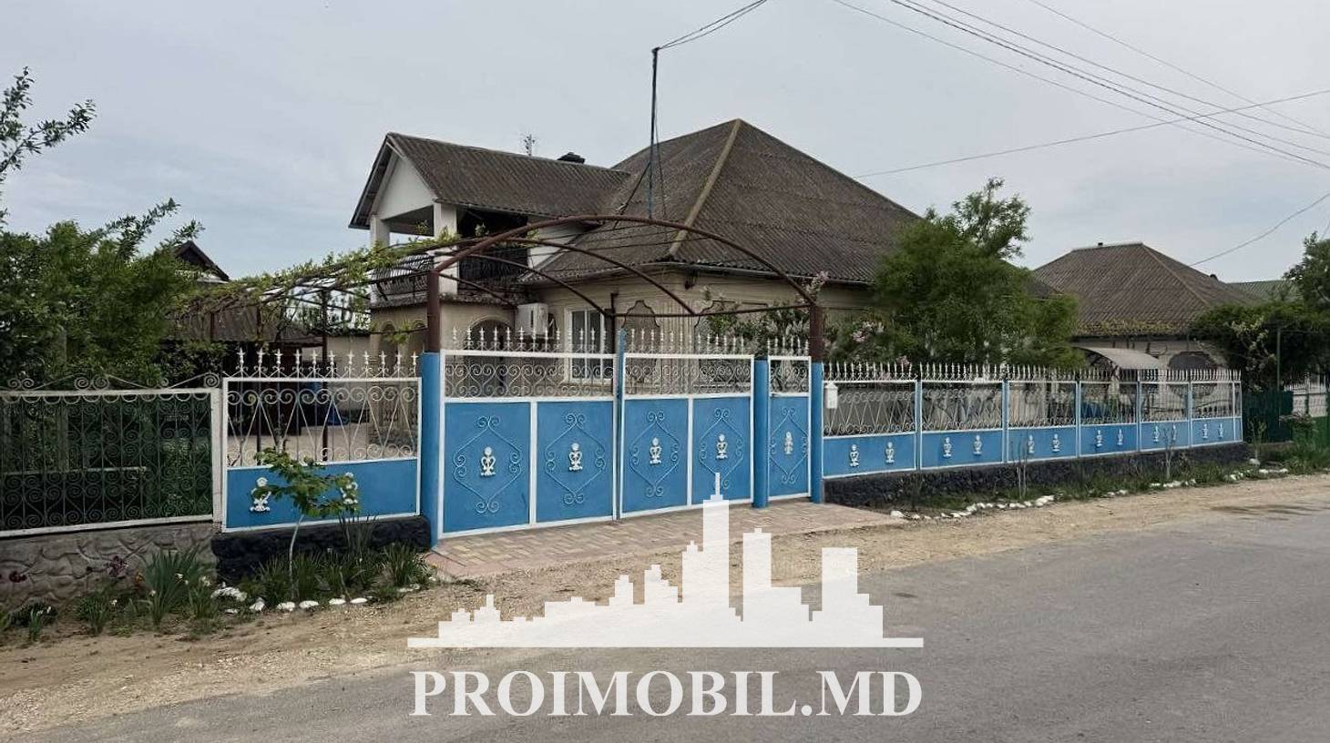 https://images.proimobil.md/qDI8Q_GrWgiPrd4KlvyK157OtqO1Cbq7F1JflCtIwk4/watermark:0.75:so:0:30:0.39/resize:fill:1460:816:1/gravity:ce/bG9jYWw6Ly8vZXN0YXRlL2xyLzdlY2E5NGMxLTRmMWMtNDY2NS1hN2MyLWNhMGZkYzk2N2YwYS5qcGVn