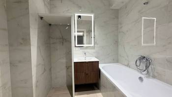 https://images.proimobil.md/qEb0RhgiPFzETdpsXbBwuLysiRVpuaOGjUESKqFaL48/resize:fill:350:198:1/gravity:ce/bG9jYWw6Ly8vZXN0YXRlL2xyLzlmZWM3NjE4LWYyNWQtNDkxZS05MmYwLTcyOGE3MDY2NTJkNS5qcGVn