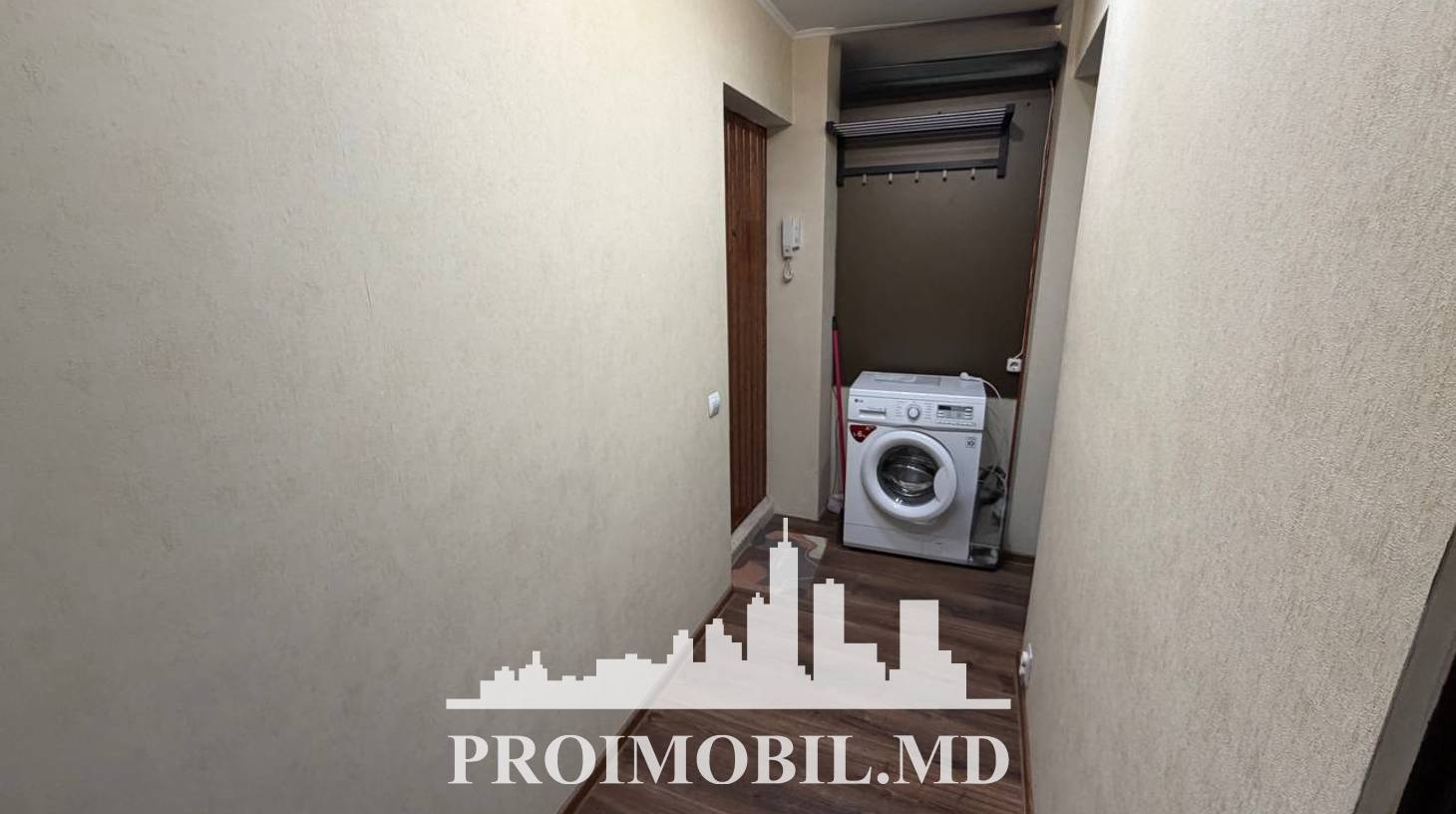 https://images.proimobil.md/qG5d86SC7Wh_GDwK5xkKv2_cGFqZDCUfkOcCsFEdrPM/watermark:0.75:so:0:30:0.39/resize:fill:1460:816:1/gravity:ce/bG9jYWw6Ly8vZXN0YXRlL2xyLzUxM2FjNmM3LTJhMDktNDZiYS04ZWIyLTEyN2M0NmVkN2MxYS5qcGVn