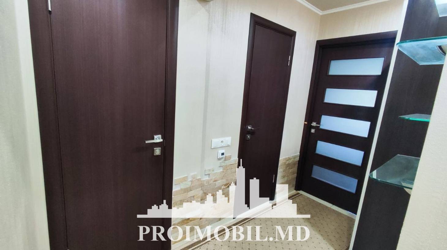 https://images.proimobil.md/qI4aFO1v0UbiCpAUwbsTKhMWEaqLuvIAURMuerYx7q4/watermark:0.75:so:0:30:0.39/resize:fill:1460:816:1/gravity:ce/bG9jYWw6Ly8vZXN0YXRlL2xyLzhiODZjMzNkLTM2Y2QtNDdiNC05NTExLWI5M2RkMGViOTBmMS5qcGVn