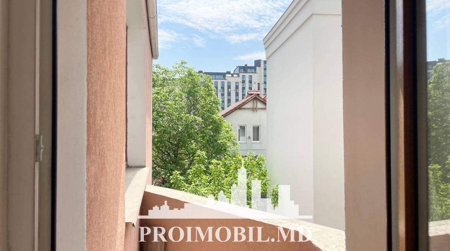 https://images.proimobil.md/qK928SOhjLX3CvJSrUuK5v58Kz0wkUBUXtdfiwoEojc/watermark:0.75:so:0:30:0.39/resize:fill:1460:816:1/gravity:ce/bG9jYWw6Ly8vZXN0YXRlL2xyL2UwYzgzYmYwLTNkOWMtNDk3MC1iMDI3LWJmOTA0NGRjOTI4OC5qcGVn