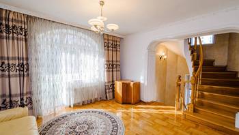 https://images.proimobil.md/qM1aCCnaCzOvH9_JxORtd7hsgBc2mNyXykZI_L8cDlw/resize:fill:350:198:1/gravity:ce/bG9jYWw6Ly8vZXN0YXRlL2xyLzhiZDkyZjRiLWE3YTYtNDc3Zi04YmFlLWJmMmJjNjI2NzEyZC5qcGVn
