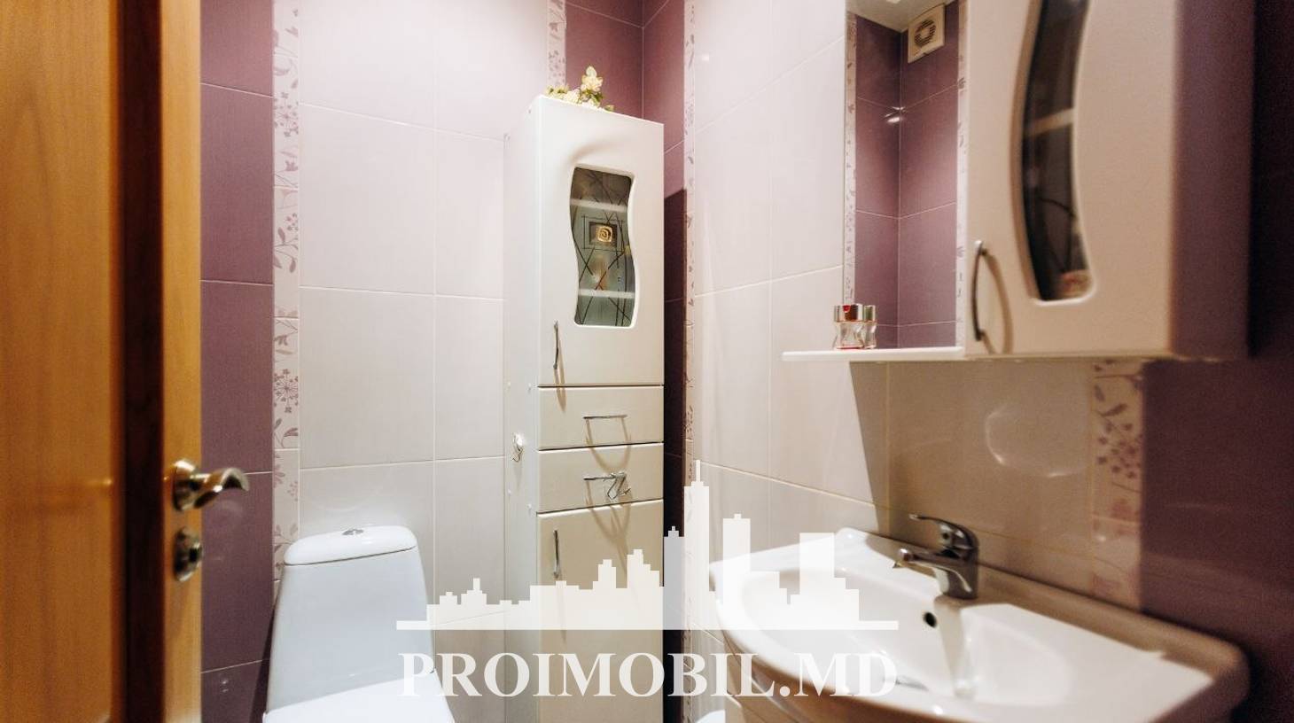 https://images.proimobil.md/qME-II2o1kLKnbnX8m_2KYswqL6NlqH8J3SSwW3a-3k/watermark:0.75:so:0:30:0.39/resize:fill:1460:816:1/gravity:ce/bG9jYWw6Ly8vZXN0YXRlL2xyLzQ1NjIxOTMzLWIwODYtNDk1Ny04MDJjLTFiOThlNGI3M2ViMi5qcGVn