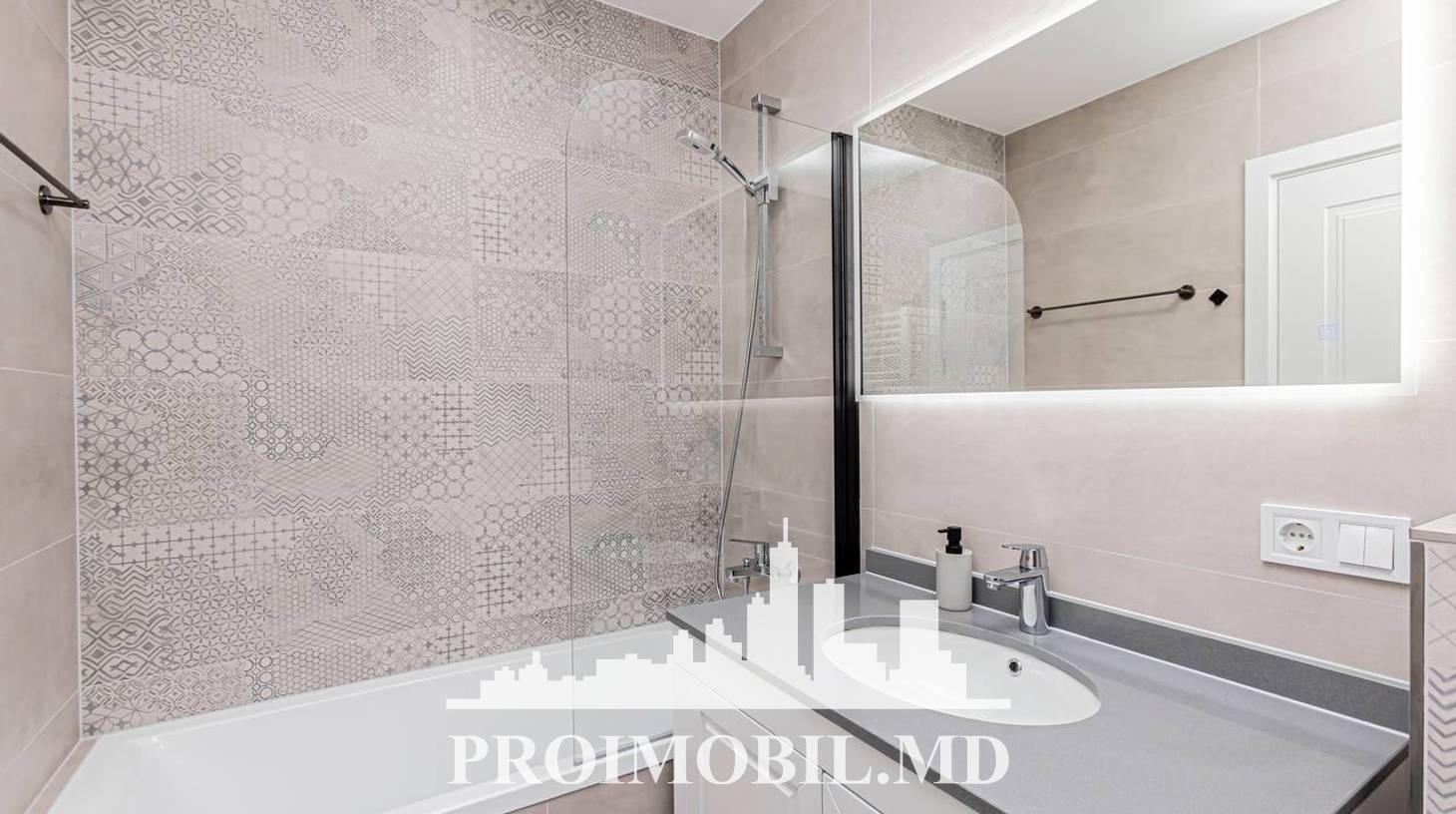 https://images.proimobil.md/qOft3RqCWIUuqulcFZK2Gjp_aepswvud9BBYMU3m6Sk/watermark:0.75:so:0:30:0.39/resize:fill:1460:816:1/gravity:ce/bG9jYWw6Ly8vZXN0YXRlL2xyLzVhNGMyYjdhLTc4YjktNDhlMi05MGJmLWQ1MWU0ZWM1Yjc1Yi5qcGVn