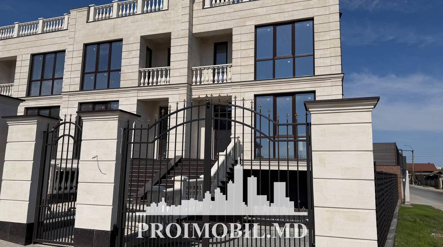 https://images.proimobil.md/qQH23s692EoQc0S5asCGIPzMChFJxnqxBaVrimh3q_U/watermark:0.75:so:0:30:0.39/resize:fill:1460:816:1/gravity:ce/bG9jYWw6Ly8vZXN0YXRlL2xyLzZlMGM1MDg5LWY1ODAtNDlkYS1hNTAwLWM5Mjc2OTY5NmI0OS5qcGVn