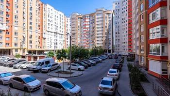 https://images.proimobil.md/qQn9QF97c5hDfnyROoqzGgYg18LLb1WVquuzVI2LOhU/resize:fill:350:198:1/gravity:ce/bG9jYWw6Ly8vZXN0YXRlL2xyL2Q4YzQ4ZDFiLWRkMjUtNGUyYy1iY2E4LWEzMzRjYjdmZGU4Zi5qcGVn