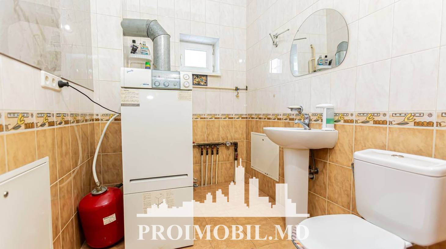 https://images.proimobil.md/qTg5UoJEKrGLw1b-gtRpDd4wzyKPErV9ib2qsfXN_9E/watermark:0.75:so:0:30:0.39/resize:fill:1460:816:1/gravity:ce/bG9jYWw6Ly8vZXN0YXRlL2xyLzNiYTVlZjA1LTNkYmItNDZiNy1iYThlLTI5NWVjOTIyODI5NC5qcGVn