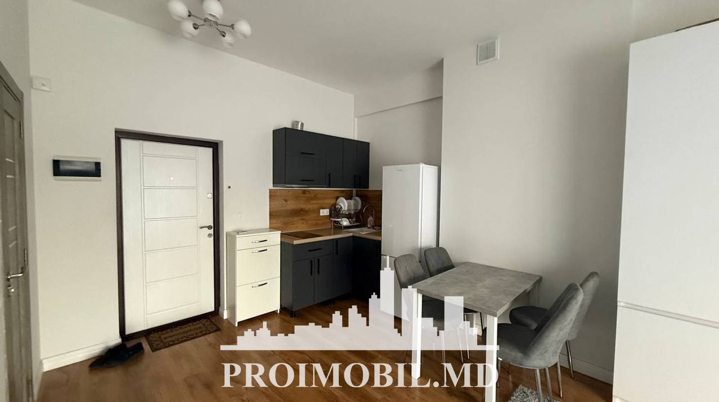 https://images.proimobil.md/qVh1YMAAnhdqGuEEoIZXu94XndNjTynRGOBnUaPSBA8/watermark:0.75:so:0:30:0.39/resize:fill:1460:816:1/gravity:ce/bG9jYWw6Ly8vZXN0YXRlL2xyLzIxODZiNTdiLTg4N2MtNDY1ZC04MGNiLTFiNWVjNGI3MWZhNy5qcGVn