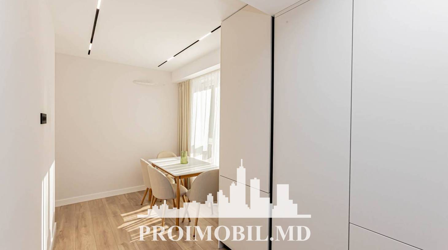 https://images.proimobil.md/qXbe9dAQvCFO46NnWHU1Cdq-RBBtrFe6vaKNiNVw4Mw/watermark:0.75:so:0:30:0.39/resize:fill:1460:816:1/gravity:ce/bG9jYWw6Ly8vZXN0YXRlL2xyL2QwODI5ZGM4LTk3MjAtNDIxNi04NWVlLWYxMWQ0MjM3M2E1OC5qcGVn