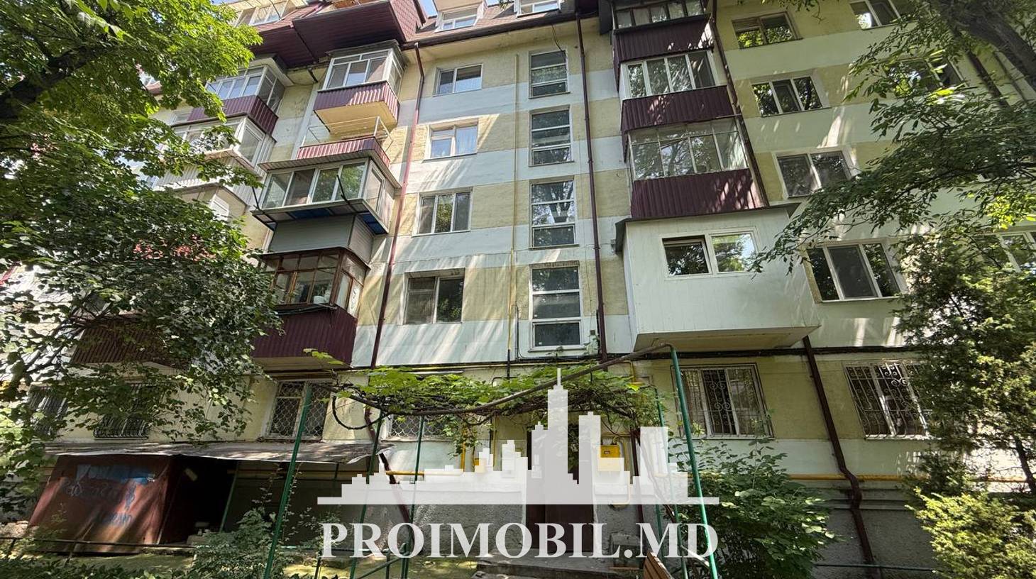 https://images.proimobil.md/qXeKzVSuzR4uws3fO6NXOS438Tb5tv-jHEqyNc5rk_0/watermark:0.75:so:0:30:0.39/resize:fill:1460:816:1/gravity:ce/bG9jYWw6Ly8vZXN0YXRlL2xyL2YzOTc3NTZiLTZlMzgtNDA4Yi1iMzVlLTc4NzQ1OWMwOTU1Yi5qcGVn