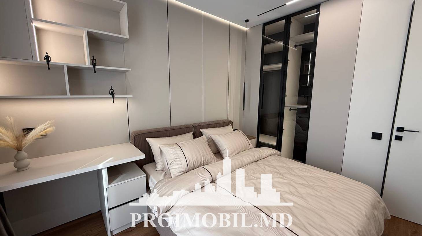 https://images.proimobil.md/qYClykKoJZWEJePw9VHSLIUzhugFehdMG7Zh_mGbm-8/watermark:0.75:so:0:30:0.39/resize:fill:1460:816:1/gravity:ce/bG9jYWw6Ly8vZXN0YXRlL2xyLzRjYTU3Mjg0LWZhODUtNDI0ZS05ODY0LWU1NGE5ZjdhZDAyYS5qcGVn