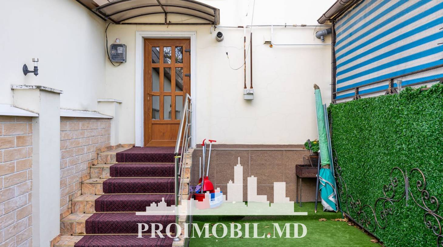 https://images.proimobil.md/qYlo41j82HVXg3p5STI9BNYBQf99Mpypny1ssENazGM/watermark:0.75:so:0:30:0.39/resize:fill:1460:816:1/gravity:ce/bG9jYWw6Ly8vZXN0YXRlL2xyLzk5YmJjMzEyLTRkZGItNDVlYi1iNmM0LWMzZGIyOTY2MzBjNi5qcGVn