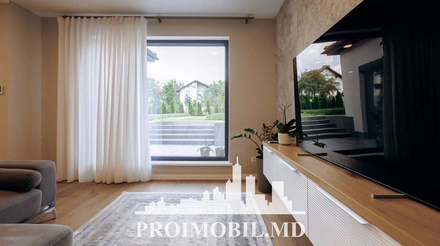 https://images.proimobil.md/qbfxU8LnfistFpQ4fR4e0InV0VQQ6fsKyMmM6MvG5ac/watermark:0.75:so:0:30:0.39/resize:fill:1460:816:1/gravity:ce/bG9jYWw6Ly8vZXN0YXRlL2xyL2M2ZTVlNmFiLWYyNDQtNDg4MS1hNWY2LWNhNTk2OGI1ZWMwZi5qcGVn