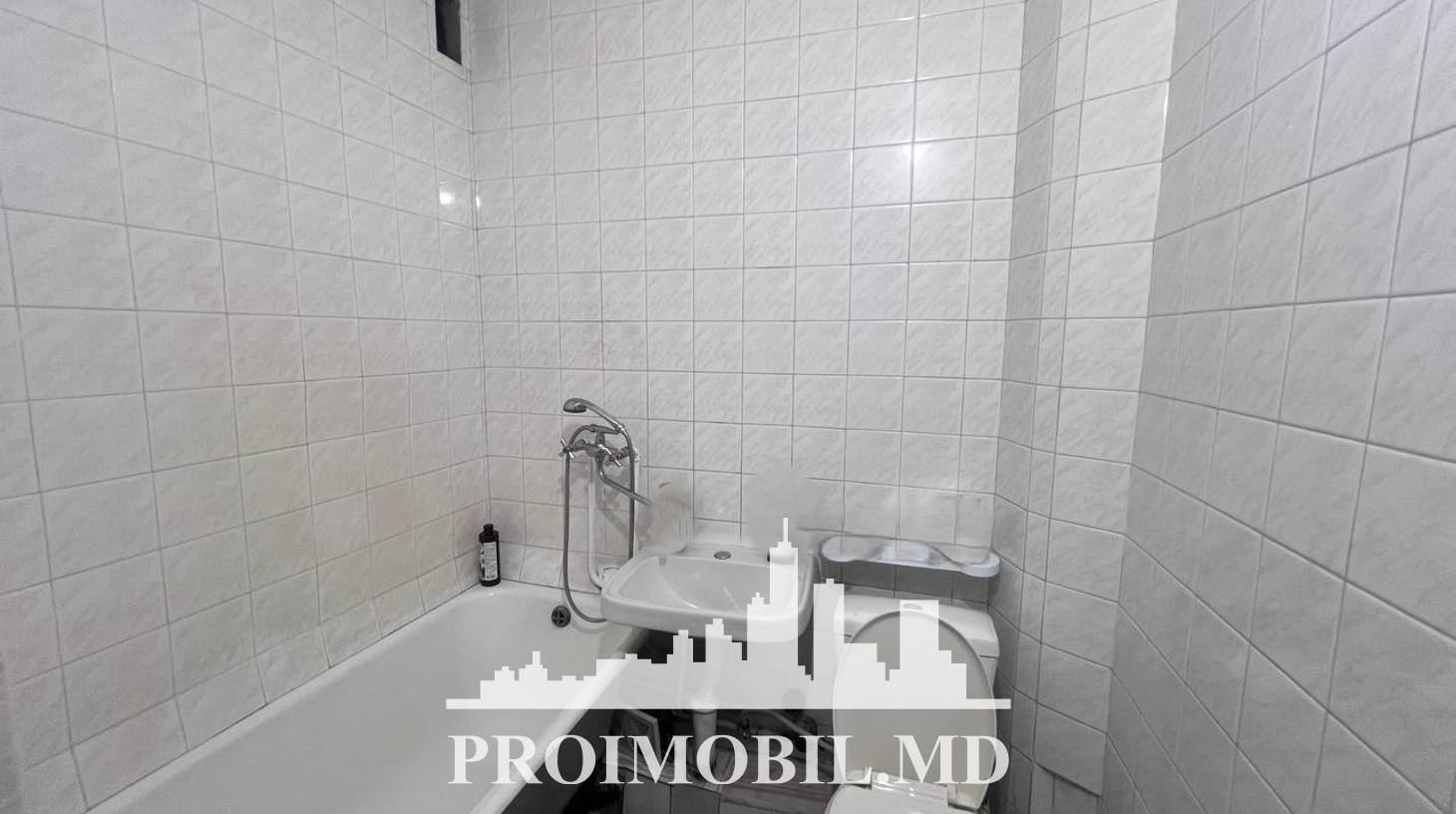 https://images.proimobil.md/qfhrZ8HQgWyqrZS4vcydvu-JdDYgBUdiqUsAWob2n3k/watermark:0.75:so:0:30:0.39/resize:fill:1460:816:1/gravity:ce/bG9jYWw6Ly8vZXN0YXRlL2xyLzQ4NzUyMTZmLTJkZGMtNGM2MS04ODkyLTEzNWIyMWU0Njc1My5qcGVn