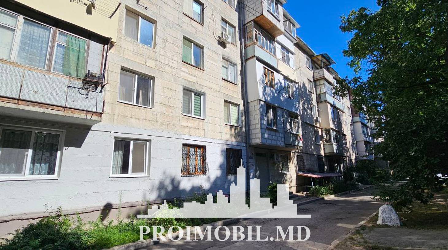 https://images.proimobil.md/qhSFv7p4qkUSyFthneULSc_ncmBtCd0qkL0a_EZuRK0/watermark:0.75:so:0:30:0.39/resize:fill:1460:816:1/gravity:ce/bG9jYWw6Ly8vZXN0YXRlL2xyLzY5NmEzYTg3LWMyODEtNDdmMy1iNTFiLTkwYWUxNjZiYzI1Zi5qcGVn