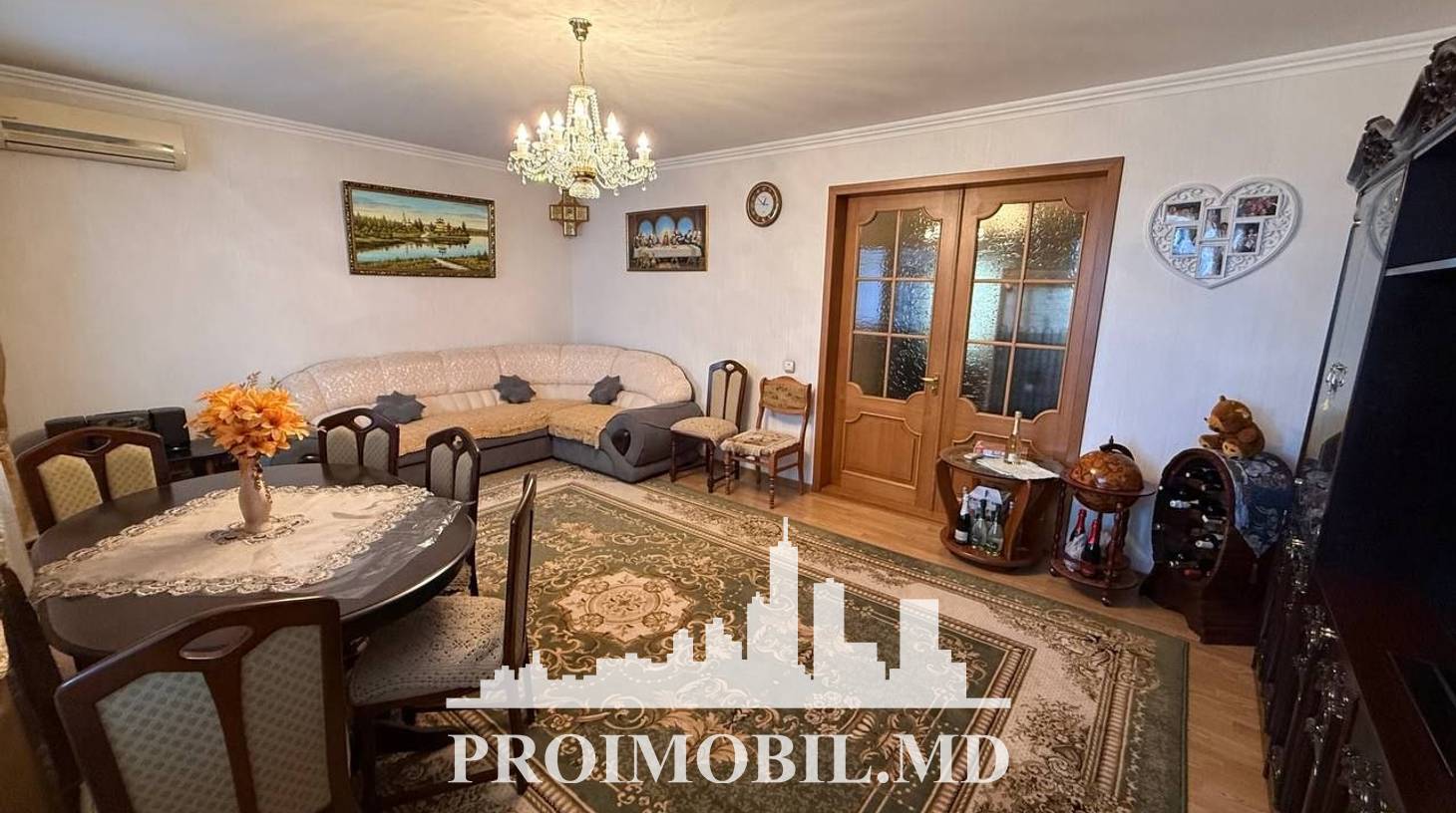 https://images.proimobil.md/qjbewL_unzZucElsmtC6Hjkv9x3BZ2Ny23pKg-Ix9Fw/watermark:0.75:so:0:30:0.39/resize:fill:1460:816:1/gravity:ce/bG9jYWw6Ly8vZXN0YXRlL2xyL2UxOTQwZWM2LWY3ZmUtNGNhZC1hZTFiLTVhNmZjMDQyOTg4NS5qcGVn