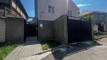 https://images.proimobil.md/qkpfYnjqtUGnY5mrF2FgzHzqNUxKVdNu1YHPeYvCpVQ/resize:fill:350:198:1/gravity:ce/bG9jYWw6Ly8vZXN0YXRlL2xyLzIwZDI1NzM1LWIxOGMtNDk2ZC1iNjliLTE4YmUyZjRhYmE2Ny5qcGVn