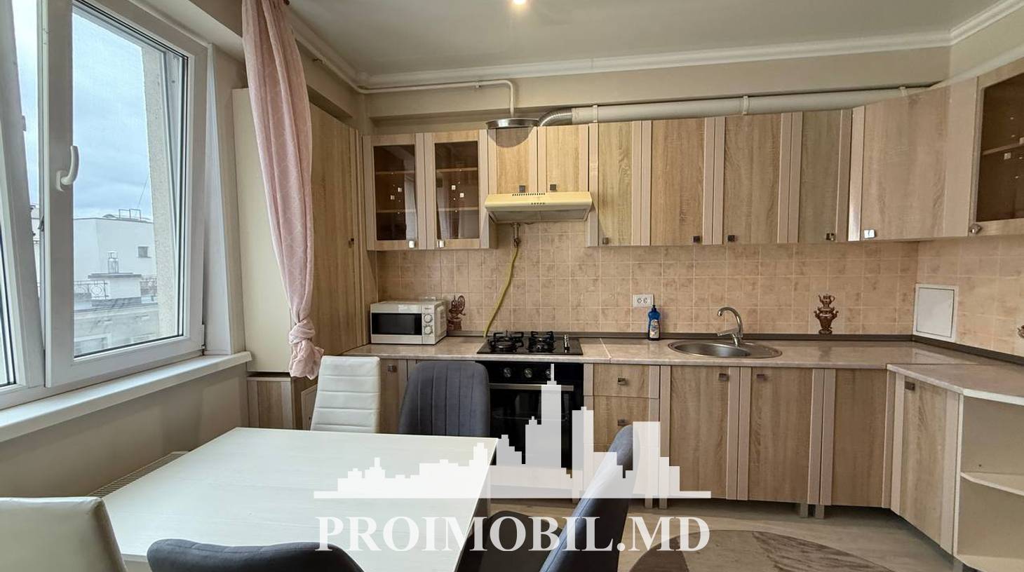https://images.proimobil.md/qm2sZBP4HqgpXV6T_YBVCRG19yrYqoJEieaKEyfkuY0/watermark:0.75:so:0:30:0.39/resize:fill:1460:816:1/gravity:ce/bG9jYWw6Ly8vZXN0YXRlL2xyL2FhZTlhZDIxLWNmMTQtNGVhOS1iMjgzLWI3MTE1ZjU1ZjVkYy5qcGVn