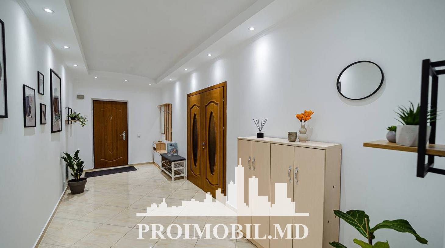 https://images.proimobil.md/qnDS_uz_PkEZGy5dVlyM5eD2jkI6aMF7OVMfDDAy7oU/watermark:0.75:so:0:30:0.39/resize:fill:1460:816:1/gravity:ce/bG9jYWw6Ly8vZXN0YXRlL2xyLzgzNTZjZjU3LWU3YjctNDA5Zi04M2Q5LTk1NGJkNmZkNzI3Yy5qcGVn