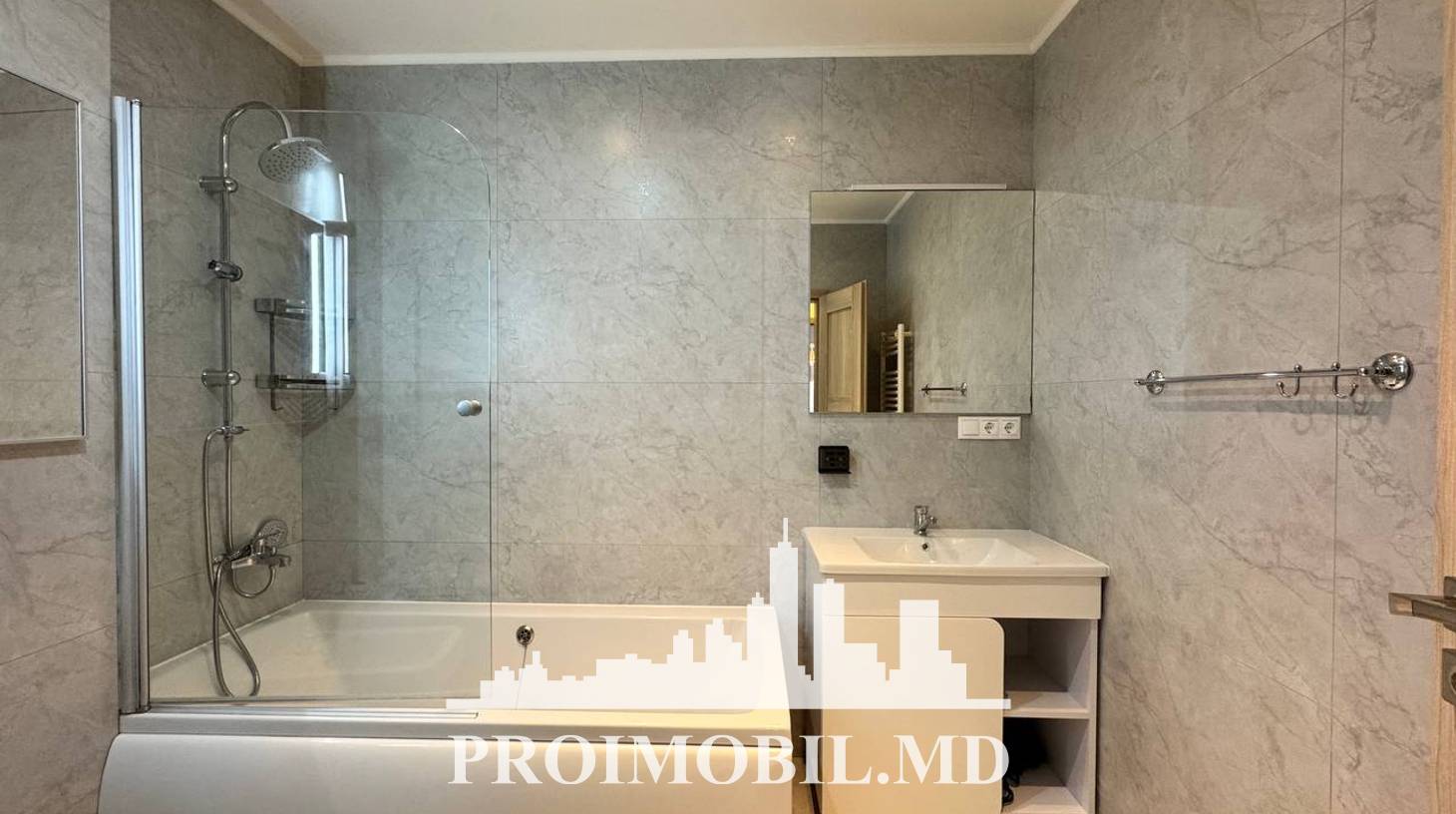 https://images.proimobil.md/qq5WN4NT1Mea-vkXCeKVR2215LfGA_QEZGbt1ejE2h4/watermark:0.75:so:0:30:0.39/resize:fill:1460:816:1/gravity:ce/bG9jYWw6Ly8vZXN0YXRlL2xyL2Y0NTE4ZWI2LTA5MGEtNDFmYy1hNmJjLTgwYjgxZDA2NTQ0Ny5qcGVn