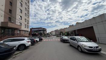 https://images.proimobil.md/qrwGOgbZyJVzHUQMRt9_56Y4Lc_1Y1gYLNx_XucXj8c/resize:fill:350:198:1/gravity:ce/bG9jYWw6Ly8vZXN0YXRlL2xyLzFlZWNlMjIyLTlmYmYtNDU5Zi05MTVlLTlkNjBkODU3MTc0Zi5qcGVn