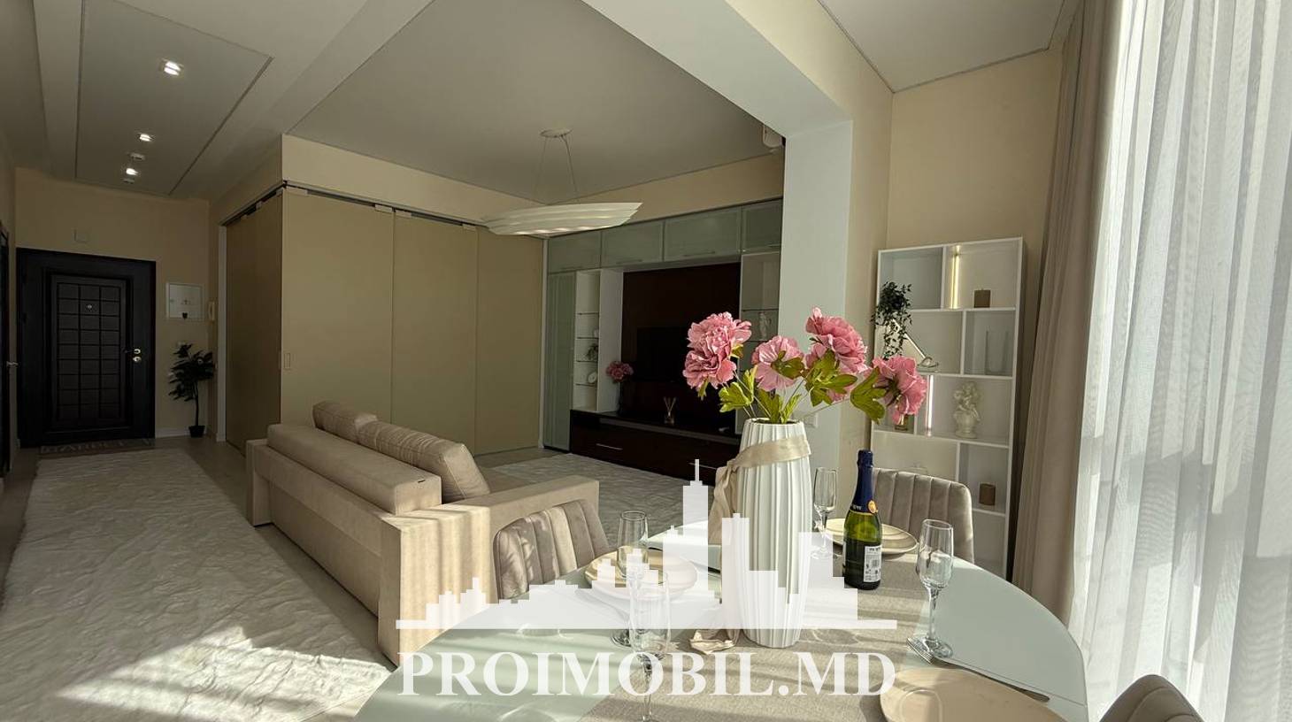https://images.proimobil.md/qumq81A7hA-1_Oys1wVvrJyySrEGRvDBakNO9whRkGg/watermark:0.75:so:0:30:0.39/resize:fill:1460:816:1/gravity:ce/bG9jYWw6Ly8vZXN0YXRlL2xyL2ZkMGQ2NWY3LTFjOTUtNGE0Ny05NGMwLThkZjg4ZjQ4OWM0OC5qcGVn