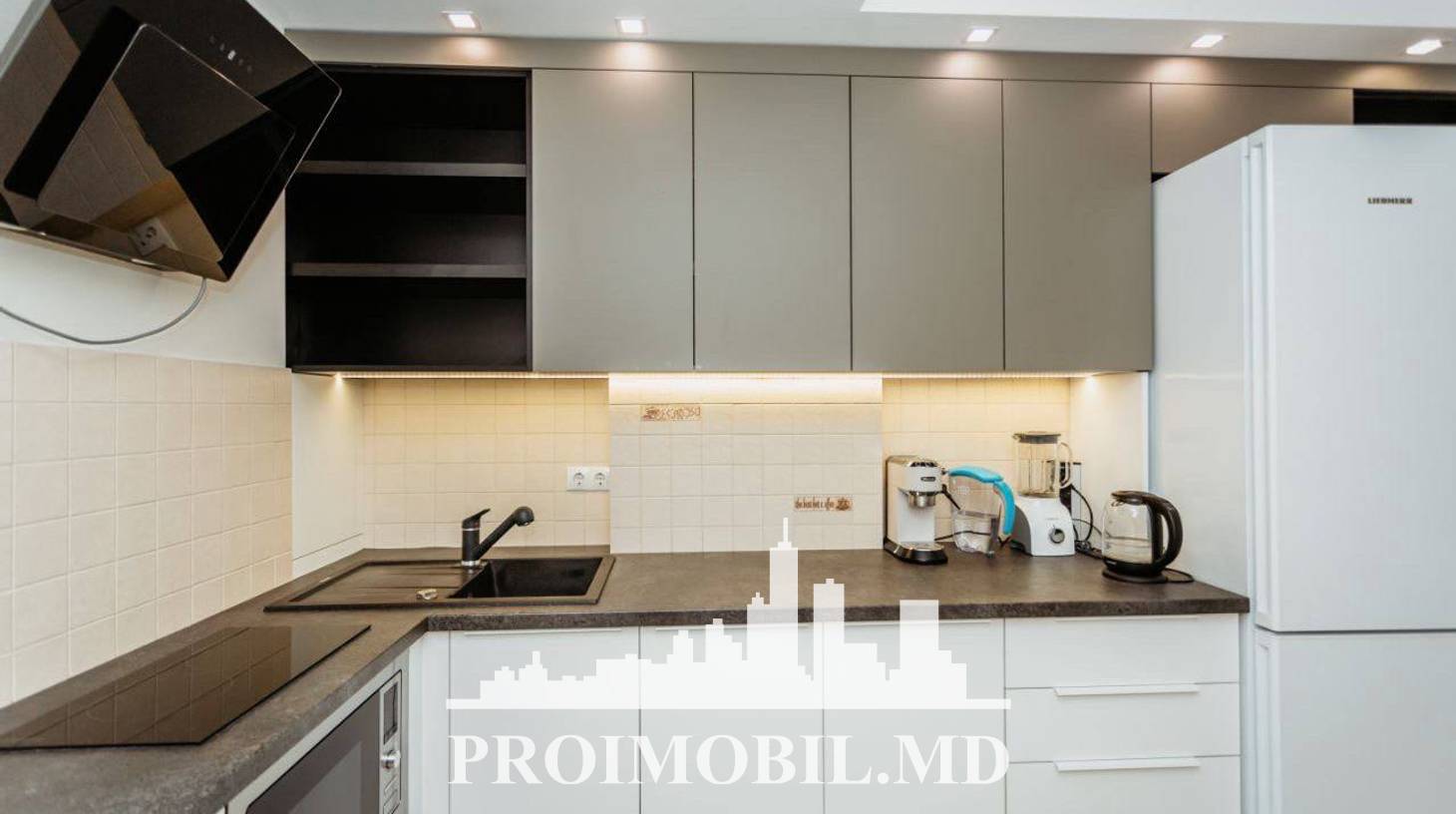 https://images.proimobil.md/qxPRwoH-ihiXclE4F6tymBcIV42FLzPwwraI3lABd0E/watermark:0.75:so:0:30:0.39/resize:fill:1460:816:1/gravity:ce/bG9jYWw6Ly8vZXN0YXRlL2xyLzM3NTI0NWYzLTg3Y2ItNDZhNy05YTgwLTU4YzM5NmRjNTA4YS5qcGVn