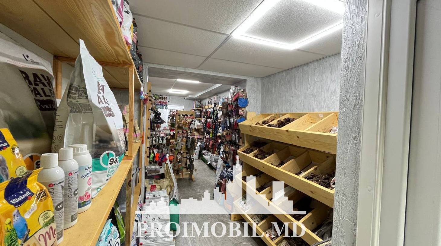 https://images.proimobil.md/r-29vITJYhL82ojRFQIjZw6pv_D72l-rRbm8tBp5qRQ/watermark:0.75:so:0:30:0.39/resize:fill:1460:816:1/gravity:ce/bG9jYWw6Ly8vZXN0YXRlL2xyLzU4ODA2YWRmLWQ1ZWEtNGM2Ni1hN2UwLWI2MGFmZTQ2NGRkMC5qcGVn