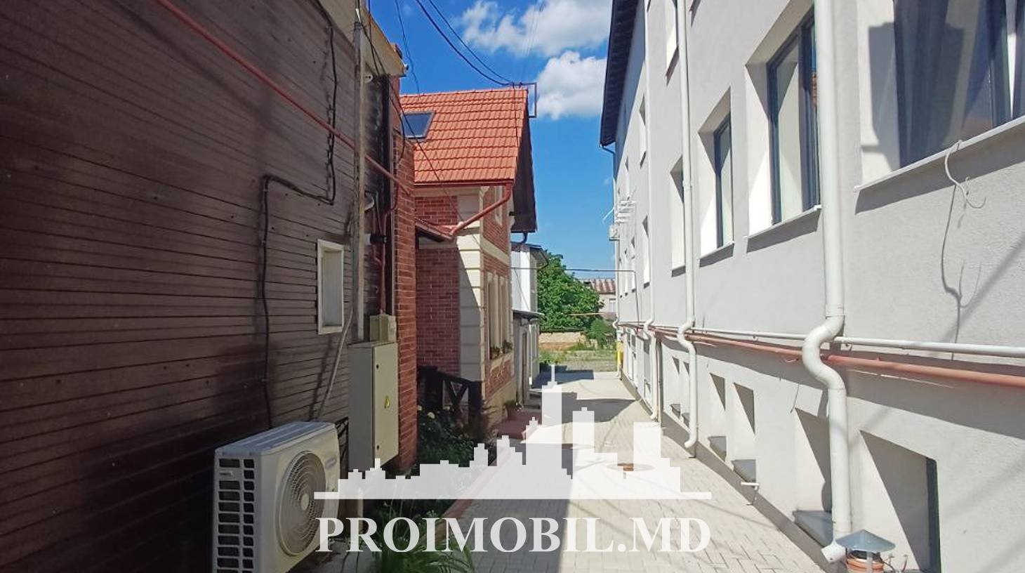 https://images.proimobil.md/r-RYlak7UyYYiOL85sK-OzGkupKECpKYh3QSiADufLU/watermark:0.75:so:0:30:0.39/resize:fill:1460:816:1/gravity:ce/bG9jYWw6Ly8vZXN0YXRlL2xyL2Y0YTZlNGVhLWIzZjAtNDgxNS04ZDQ2LTJkODE1MDQxYWYxZC5qcGVn